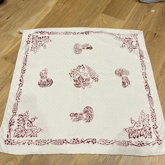 Gorgeous bertozi 32” square Italian stamped by hand tablecloth Rooster NWOT - Picture 9 of 10